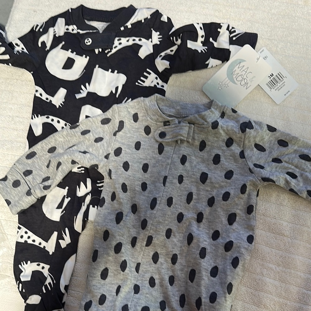 Mac and Moon. Baby onesies - Black and Gray 3mo